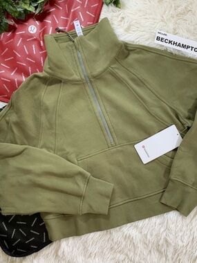 Lululemon SCUBA OVERSIZED FUNNEL NECK HALF-ZIP 
Color Bronze Green
